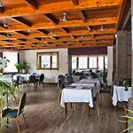 Hotel De Paris 2*