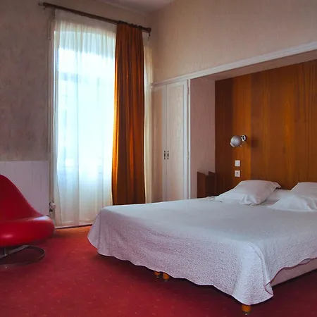 De Paris Hotel 2*