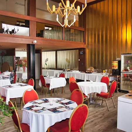 De Paris Hotel 2*