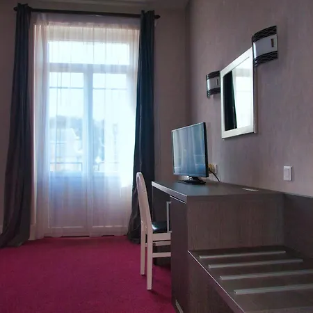 De Paris Hotel 2*