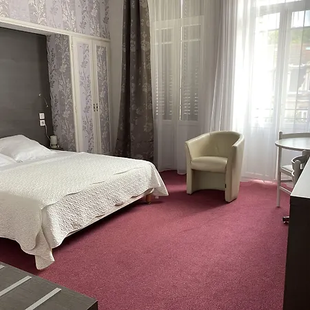 Hotell De Paris 2*