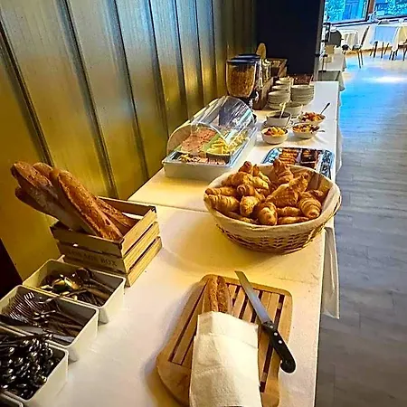 Hotel De Paris 2*
