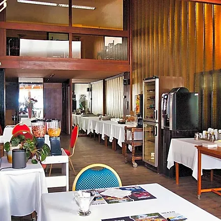 De Paris Hotel 2*