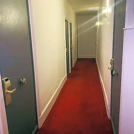 Ξενοδοχείο De Paris 2*